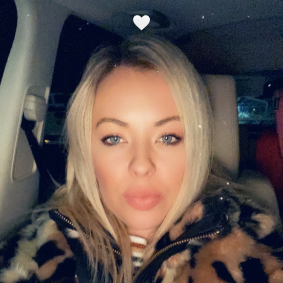 bargain_blondie